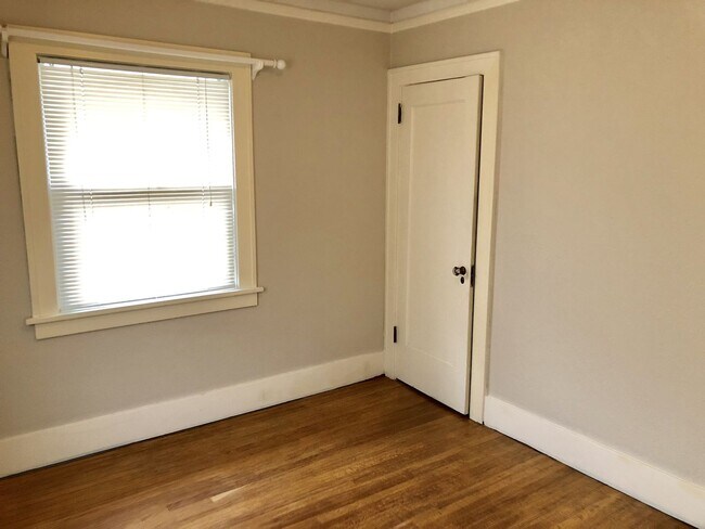 Building Photo - Gorgeous NE Portland Home!