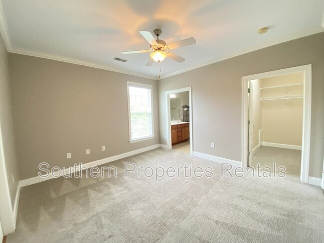 Building Photo - 411 Gallery Dr