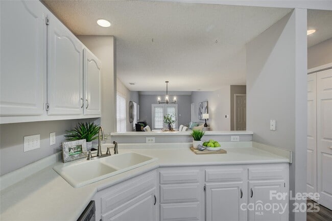 Building Photo - 9014 Roseton Ln