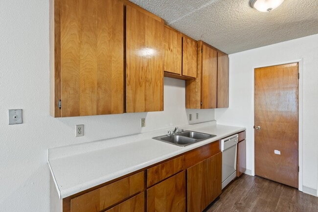 Kitchen 2 - The Groves