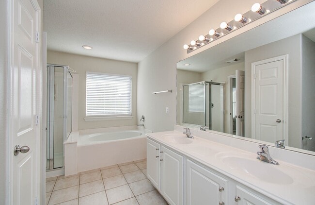 Building Photo - 14319 Mirkwood Ln