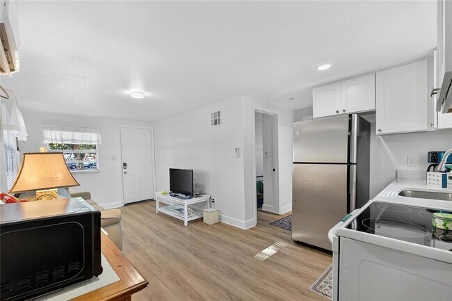 Building Photo - 4214 W Ohio Ave