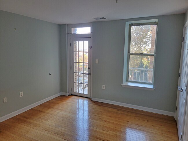 Building Photo - 1308 Clifton St NW