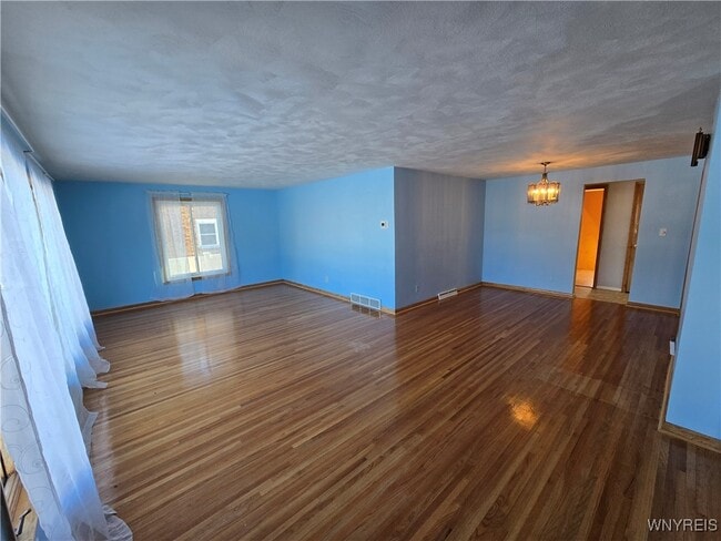 Building Photo - 39 Lennox Ave