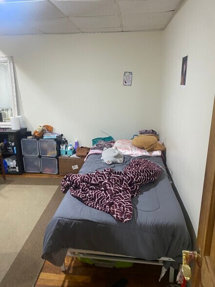 Building Photo - 378 Riverway
