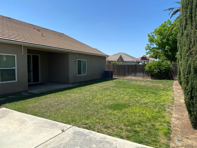 Building Photo - $2,395 Shields & Fowler, 4 Bedroom Home - ...