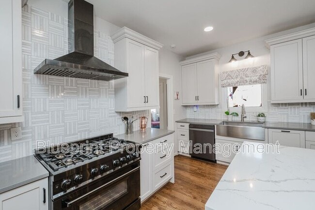 Building Photo - 5012 Wendover Dr