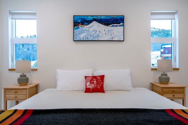 Building Photo - Seasonal Rental 10/1/25 - 5/30/26 Modern F...