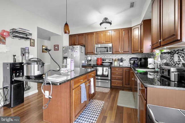 Building Photo - 3518 Reserve Dr