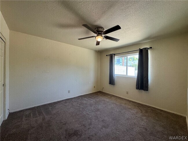 Building Photo - 2460 Lakeside Dr