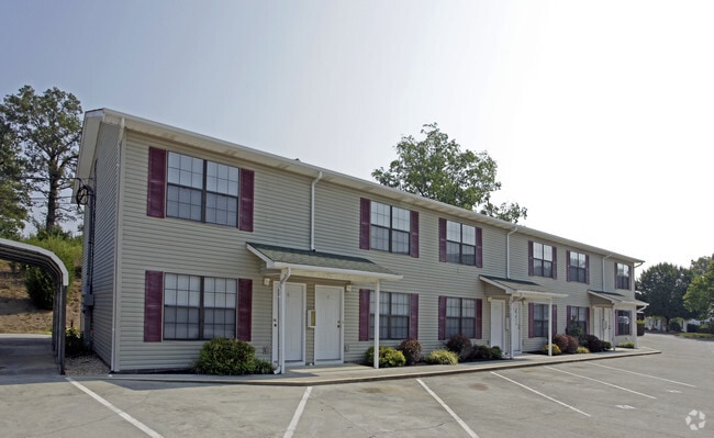 Primary Photo - Oak Cluster Apartments