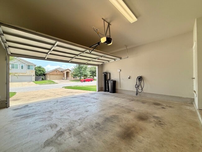 Building Photo - 5404 Bonneville Bend