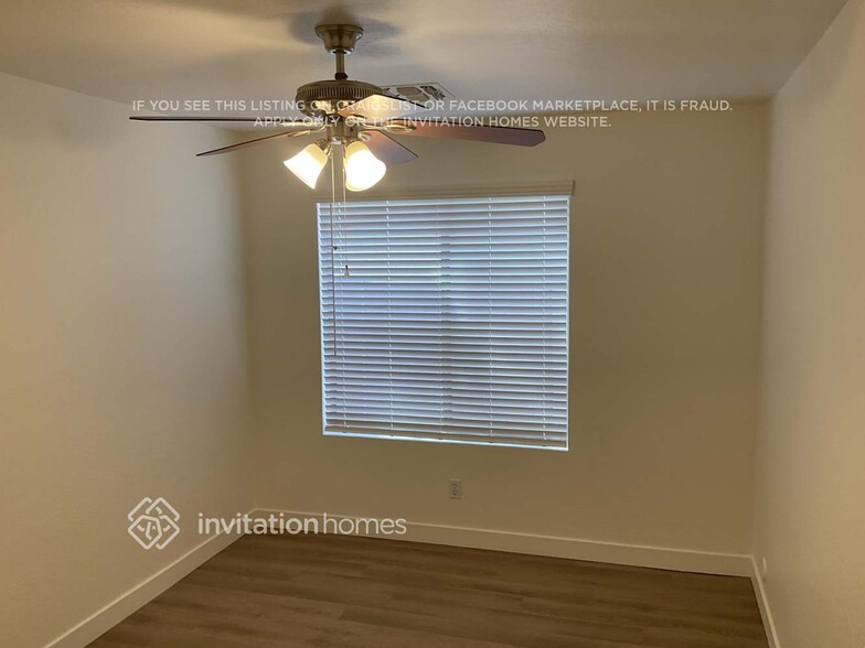 Building Photo - 482 N Falcon Dr