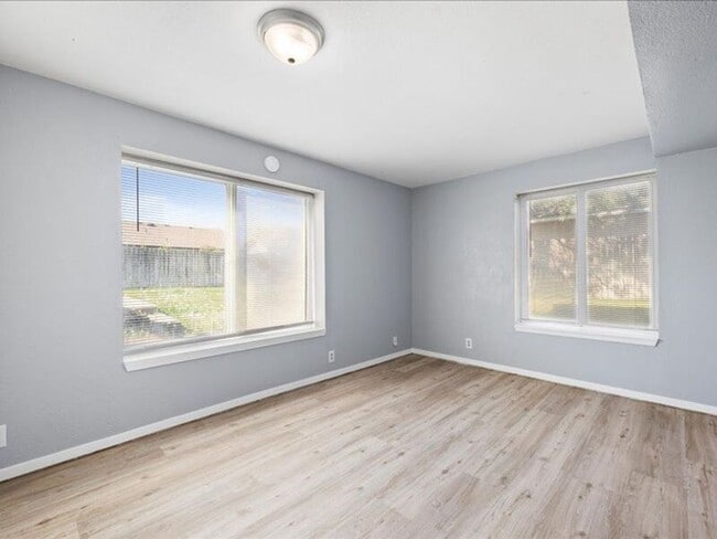 Building Photo - 8307 W Grand Ronde Pl