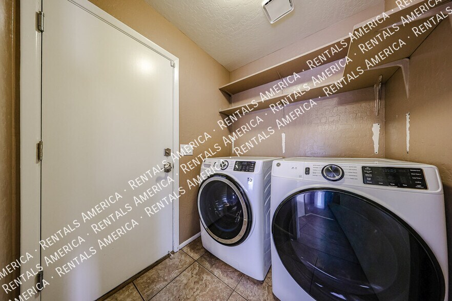 Building Photo - 3160 W Frankfurt Dr