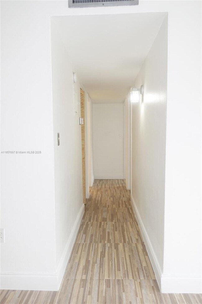 Building Photo - 495 NW 72nd Ave