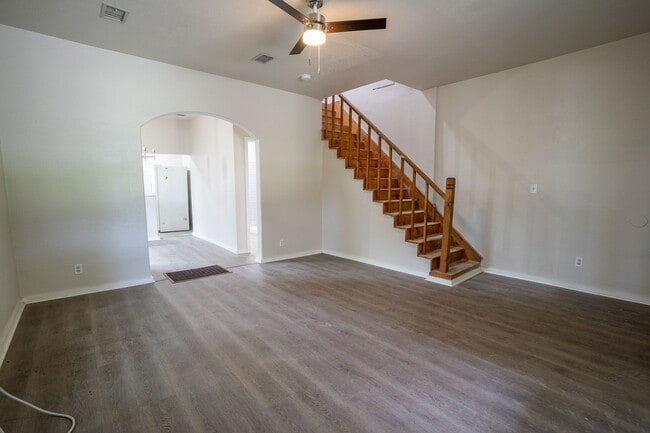 Building Photo - 112 N Delaware Pl