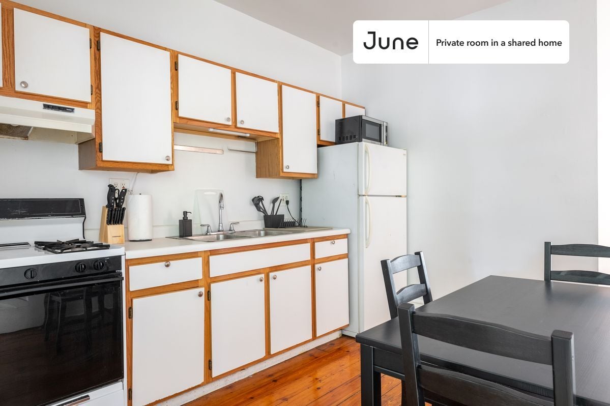 Building Photo - Room in Shared 2 bed/1 bath home