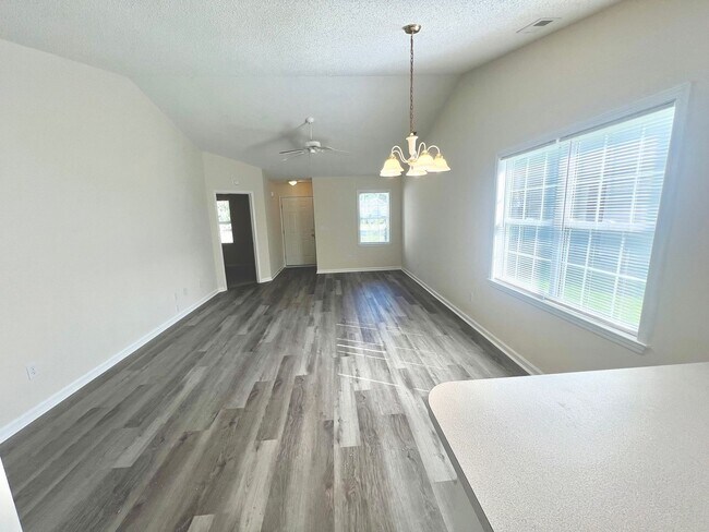 Building Photo - 105 White Ash Ln