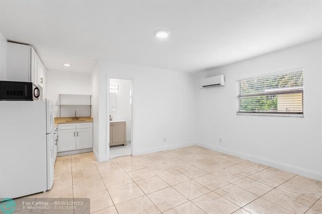 Primary Photo - 583 NW 17th Pl