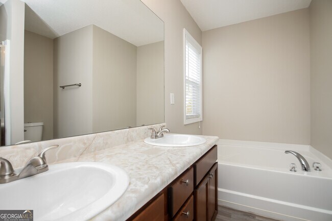 Building Photo - 213 Comet Ct