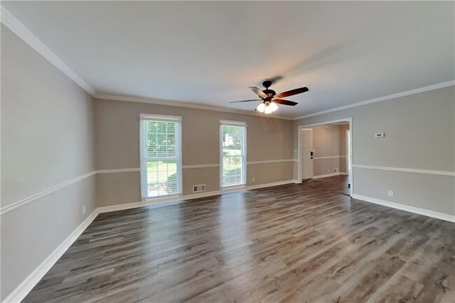 Building Photo - 3770 Fox Hills Dr SE