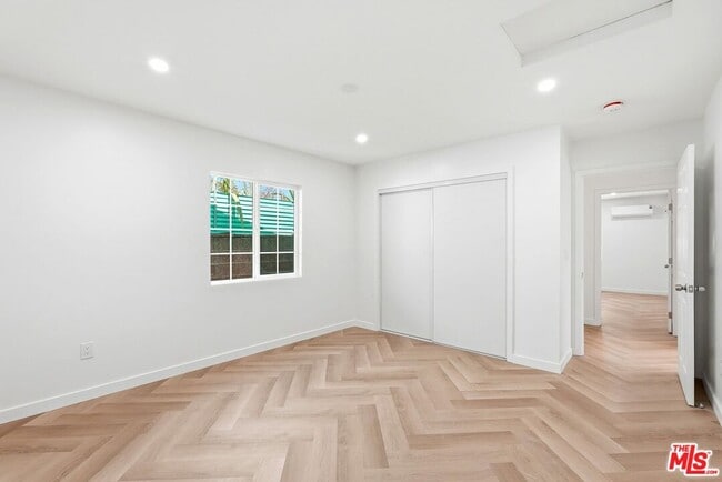 Building Photo - 11445 Delano St