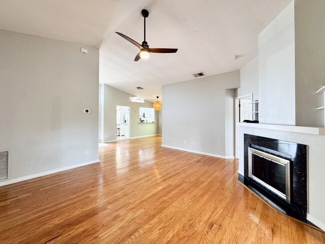 Building Photo - Beautifully upgraded 3/2 with double car garage!