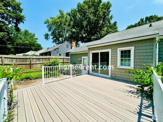 Building Photo - Super Cute Ranch-Style Home with a Fenced ...