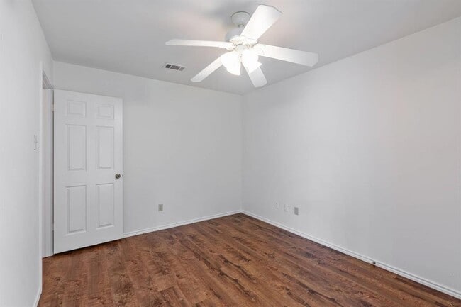 Building Photo - 1802 Dixie Ln