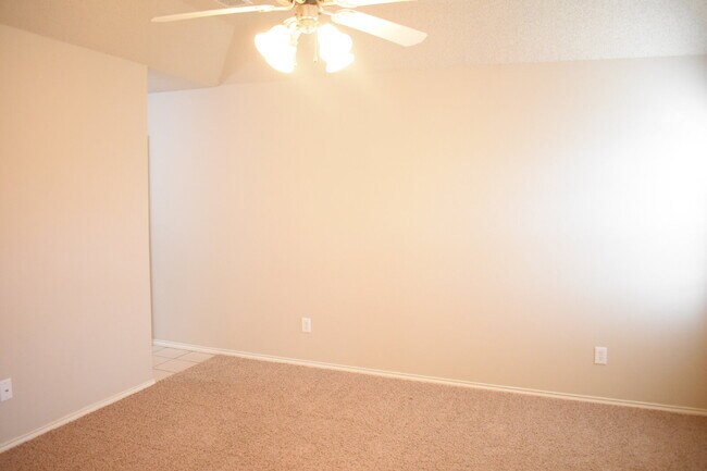 Building Photo - Rare 3 bedroom 3 bath home in Frenship Sch...