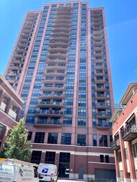 Building Photo - 330 N Jefferson St