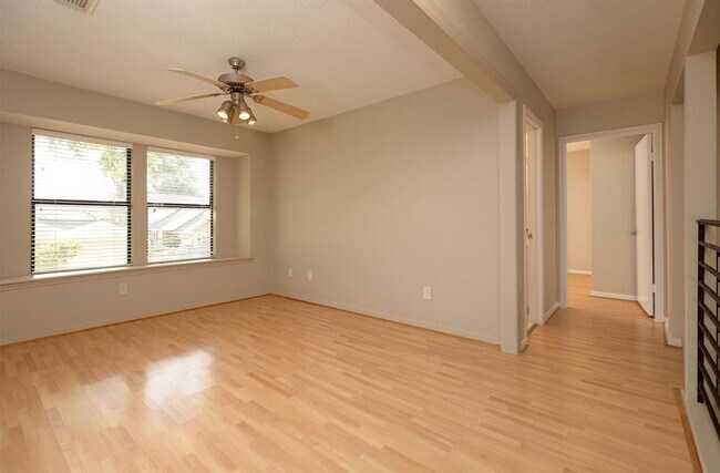 Building Photo - 3807 Cedar Valley Dr