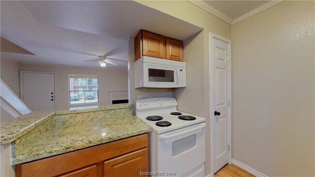 Building Photo - 904 University Oaks Blvd