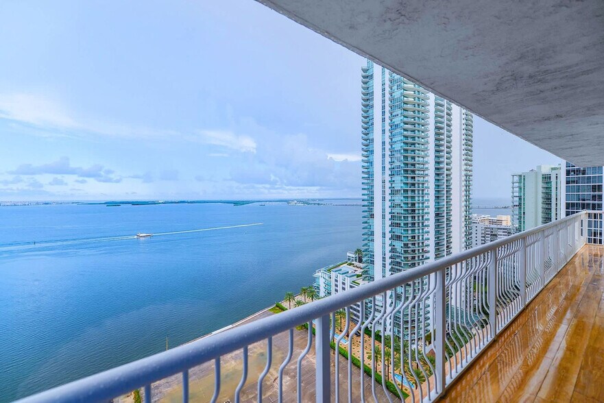 Building Photo - 1 SE 12th St