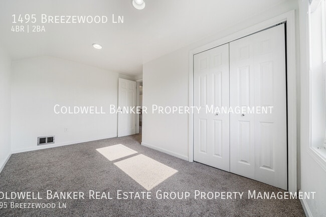 Building Photo - 1495 Breezewood Ln