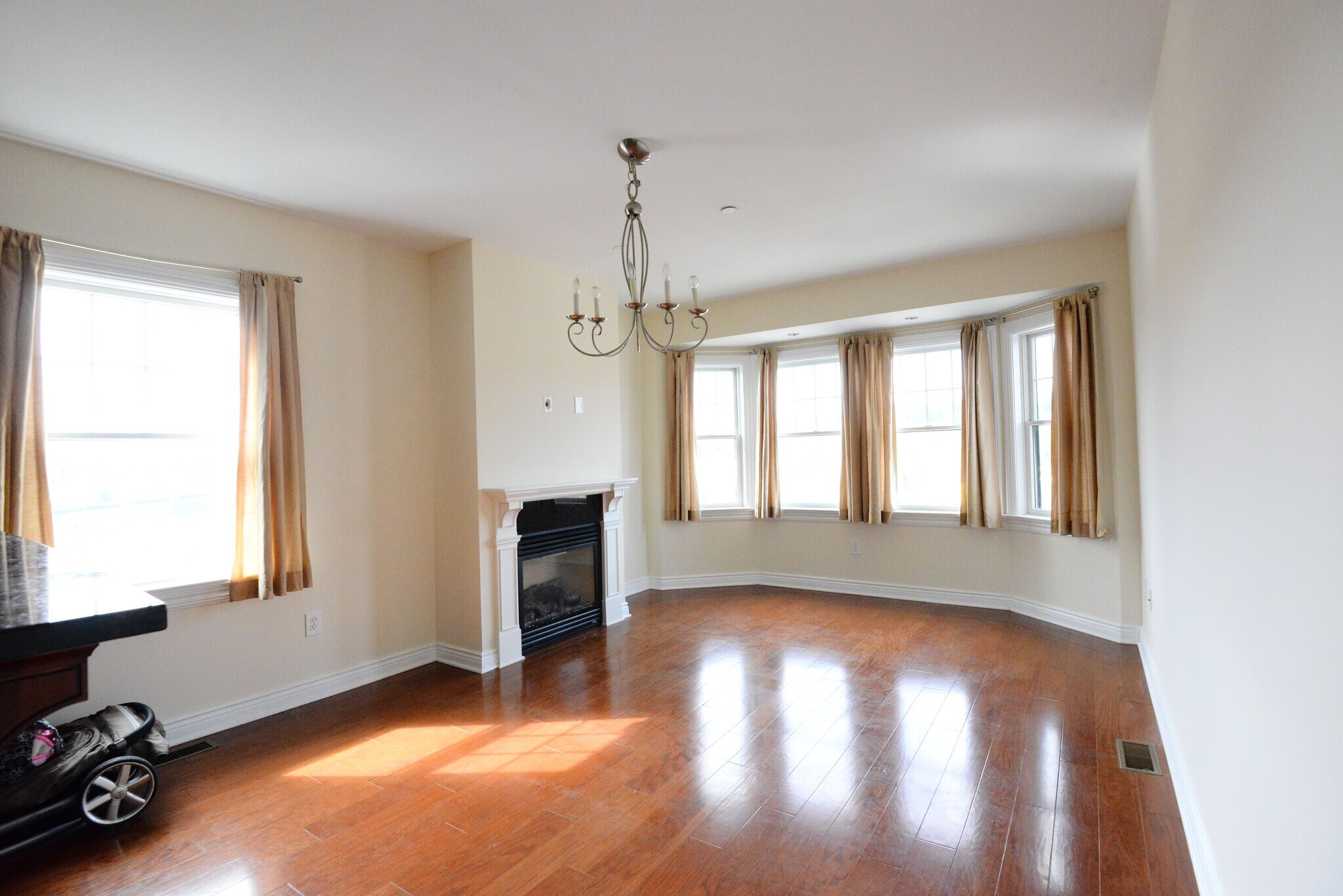 Fireplace Room - 100 Sheldrake Pl