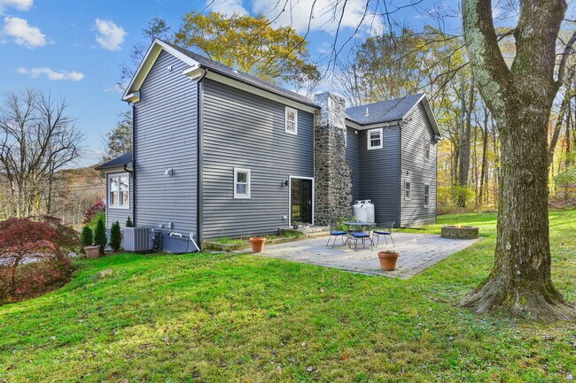 Building Photo - 58 Big Trail