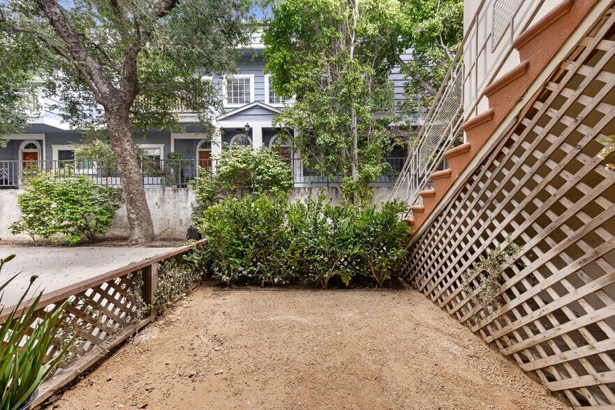 Building Photo - 4345 Ventura Canyon Ave