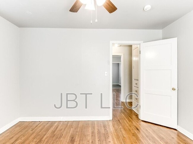 Building Photo - 314 W Peach St