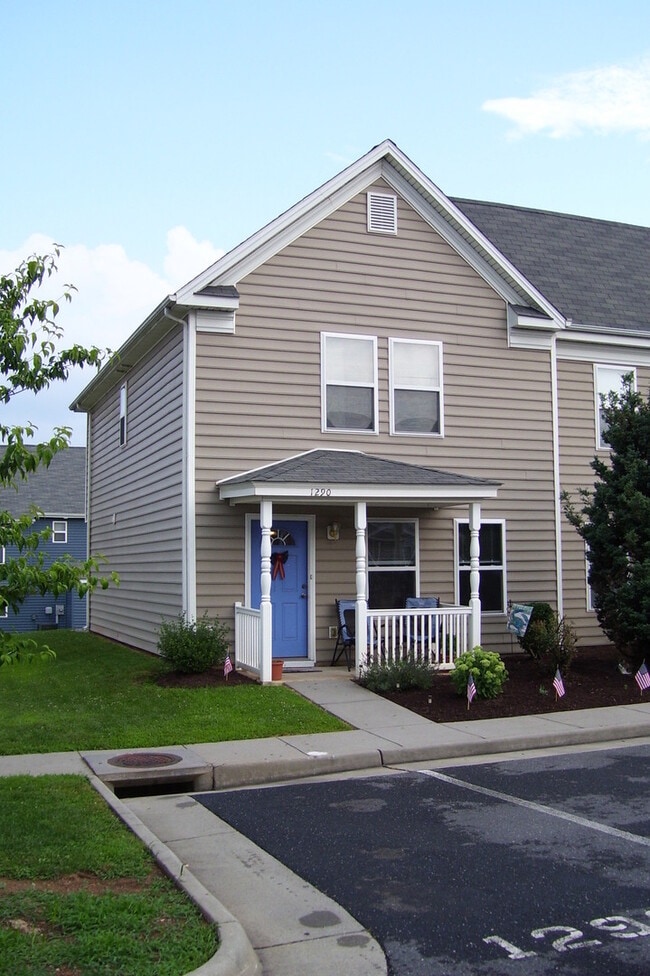 Primary Photo - Immaculate End Unit Townhouse