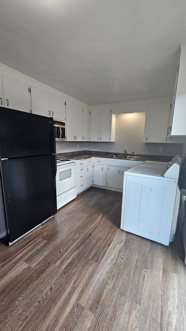 Building Photo - Beautiful Tacoma duplex 2bd 1 bath w/ 1 car garage