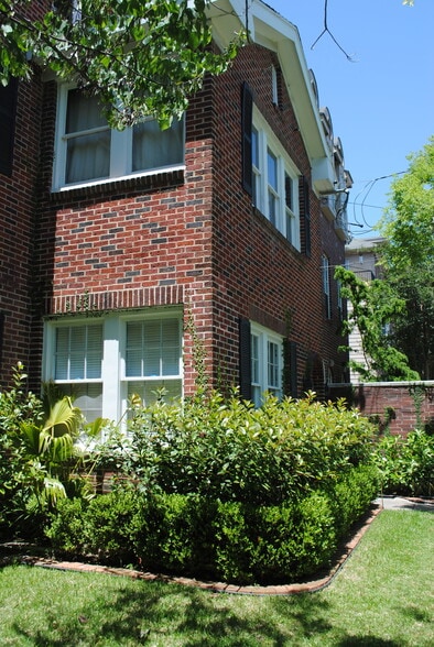 Building Photo - 2508 Van Buren St
