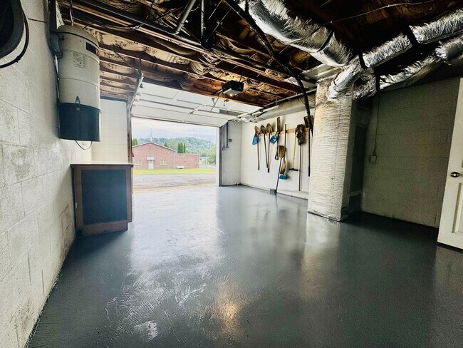 Building Photo - 3976 US-19E