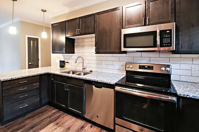 Building Photo - Summit Falls Apartments & Townhomes