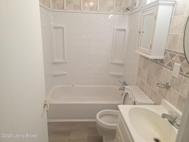 Building Photo - 9217 Alexander Ave