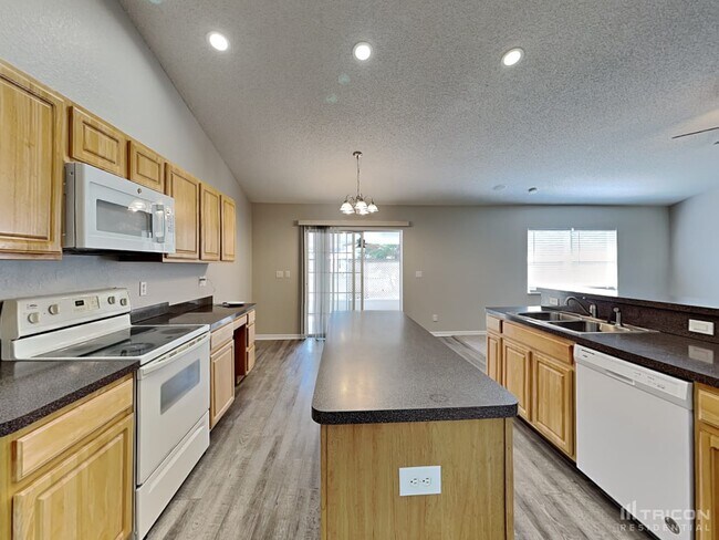 Building Photo - 3408 Montano Ave