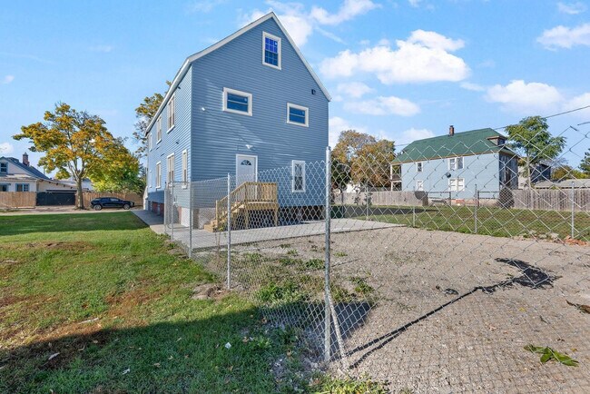 Building Photo - 4878 Tarnow St