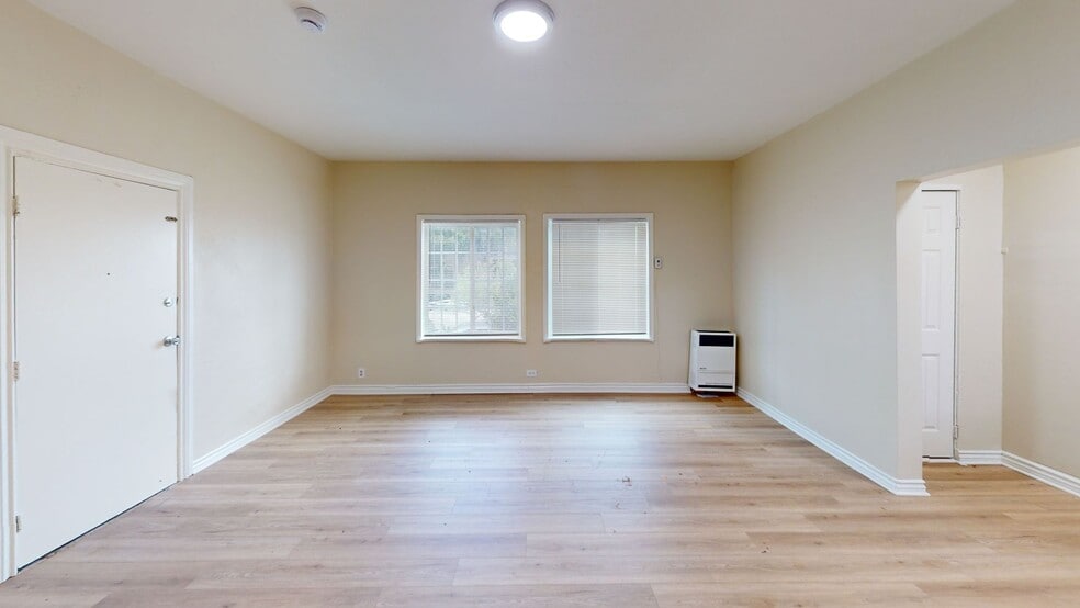 Interior Photo - 405 N Soto St
