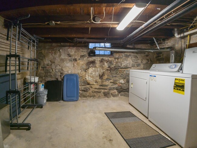 Building Photo - 1029 Fernon St